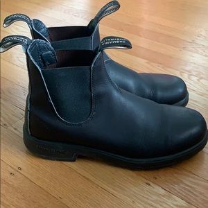 black blundstones